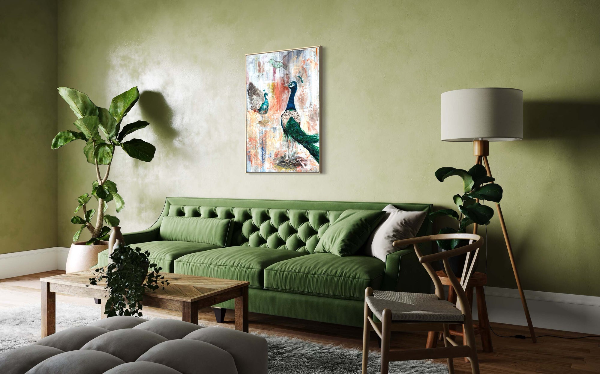 Woonkamer met groene zetel en daarboven een groot schilderij van 2 pauwen, gemaakt door Silke Daneels, ingelijst kopen bij Dasi Wall art